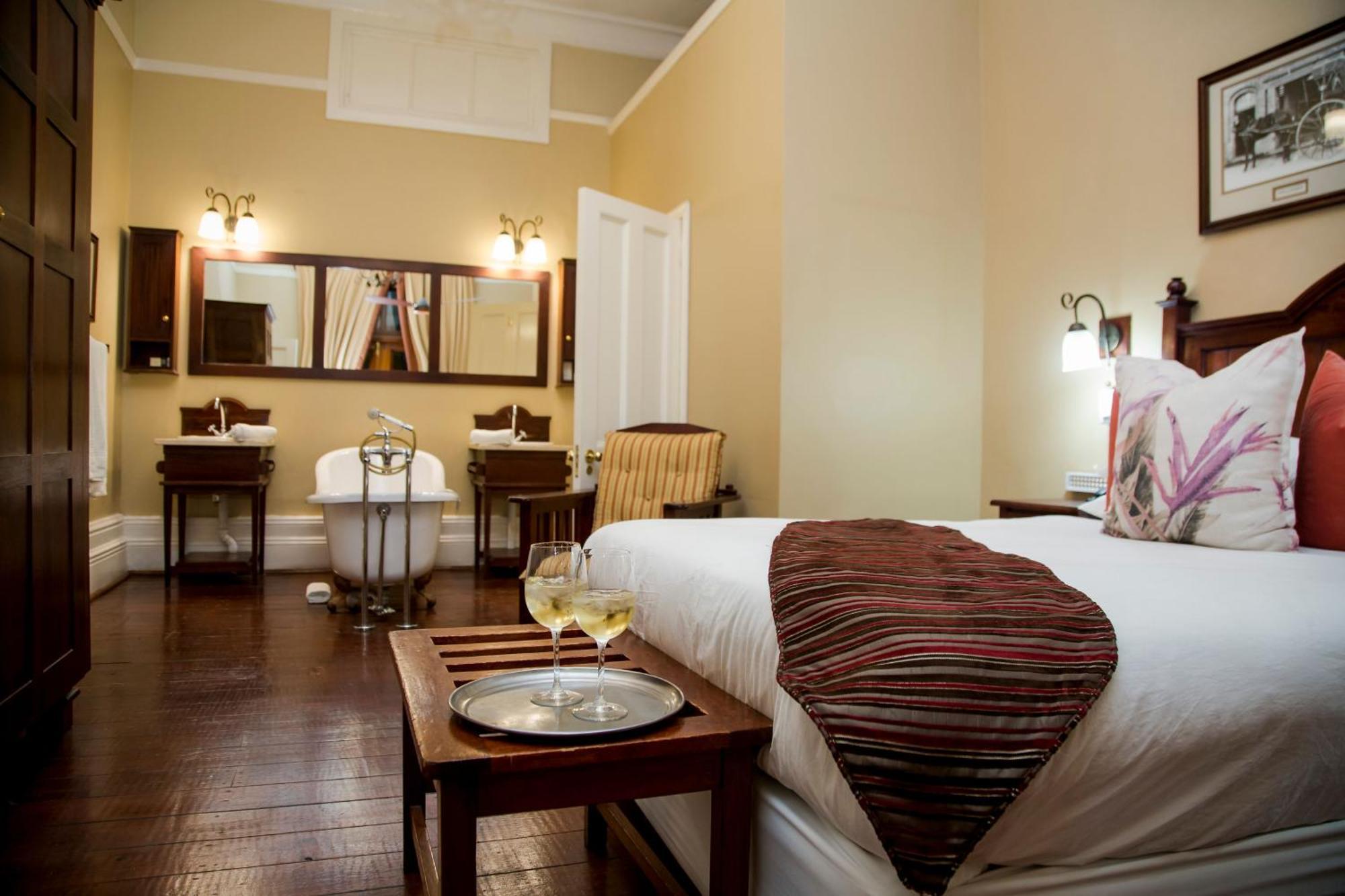 Kimberley Club Guesthouse Exterior photo